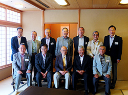 三浦先生の卒寿、同期会の古希を祝う昭和四十二年卒商学部三浦ゼミ同期会
