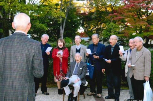 ホームカミングデーに萬成ゼミ(S．40年卒)ミニ同窓会開催