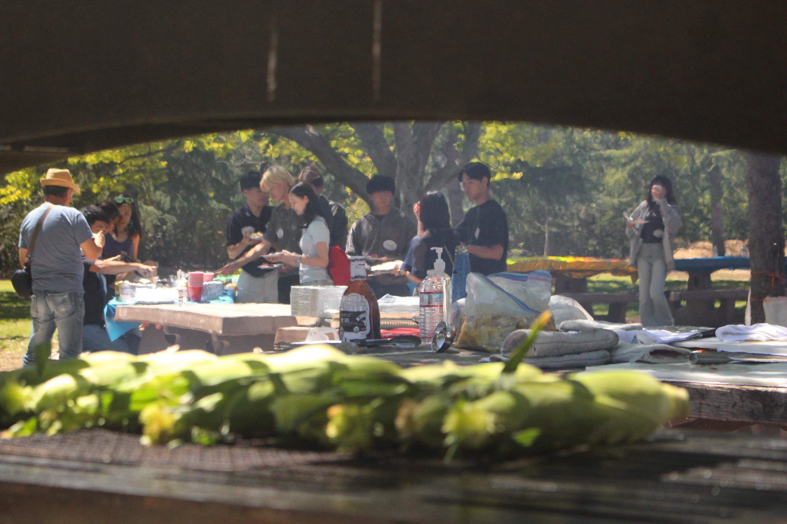 関学SFシリコンバレー同窓会BBQ2026（グリル越しに）